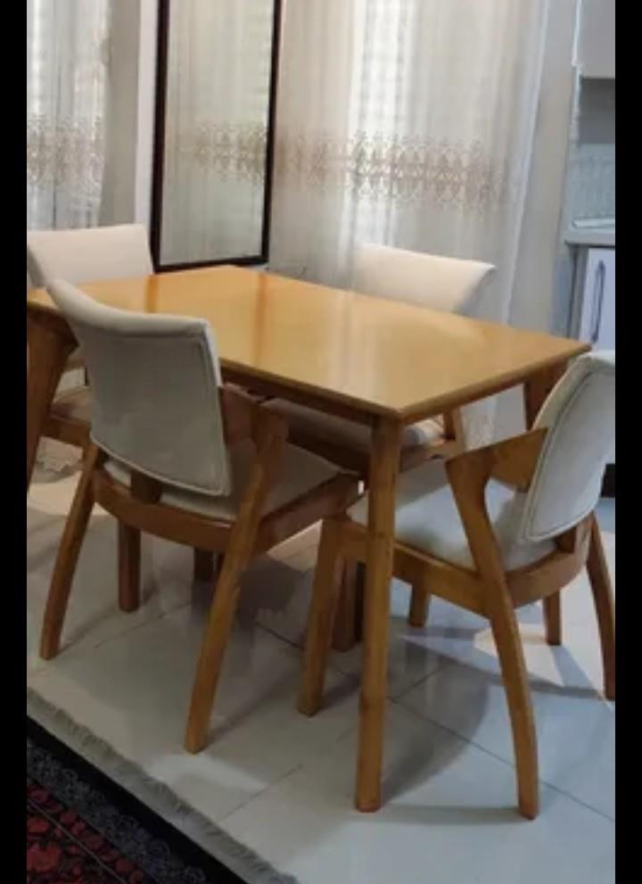 میز نهارخوری مناسب مهمانی ها